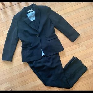 TAHARI 3 PIECE BLACK PINSTRIPED SUIT SIZE 16